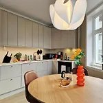 Modern 3 Bedroom 2 King Beds Near Bryggen *